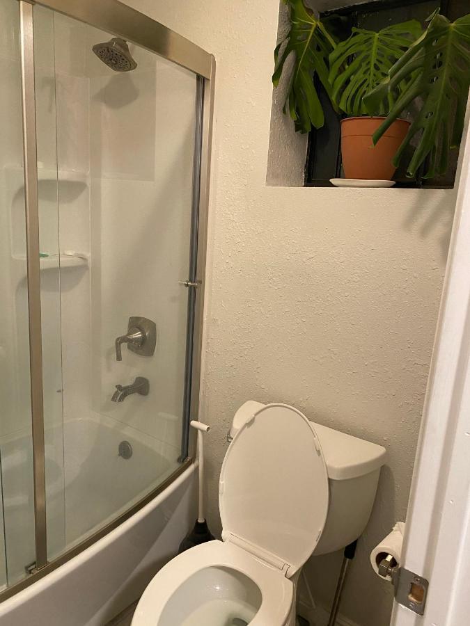 Private La Bedroom W Private Half-Bathroom - Ac - Wifi - Private Fridge -Smart Tv ลอสแอนเจลิส ภายนอก รูปภาพ